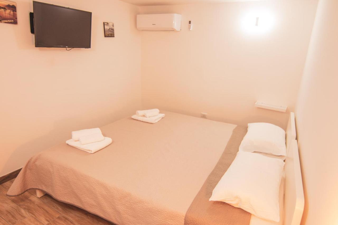 Casa Masaniello - Affittacamere Guesthouse In Historical Center Toledo Station Наполи Екстериор снимка