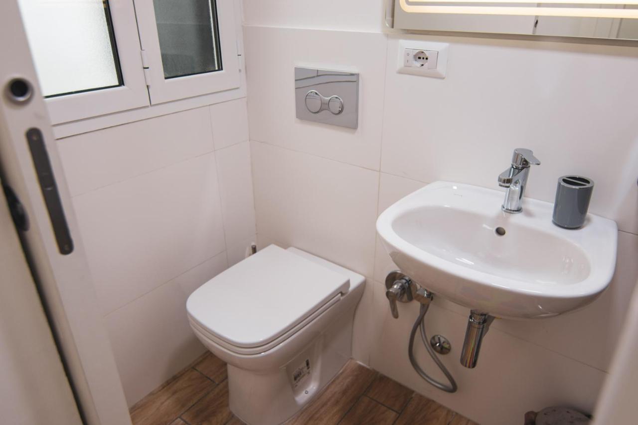 Casa Masaniello - Affittacamere Guesthouse In Historical Center Toledo Station Наполи Екстериор снимка